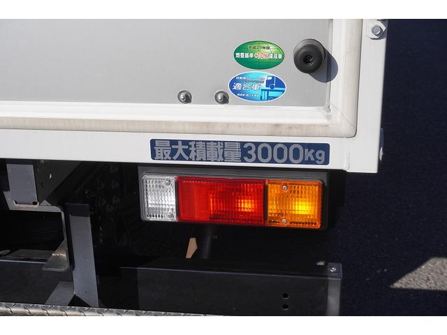 キャンター ロング　アルミバン　３トン積　サイドドア　ラッシング２段　標準幅　積載３０００ｋｇ　左電格ミラー　坂道発進補助　スマートキー　ＬＥＤヘッドライト　フォグランプ　９０度ストッパー　パブコ製　衝突軽減ブレーキ　車線逸脱警報　５速ＭＴ（22枚目）