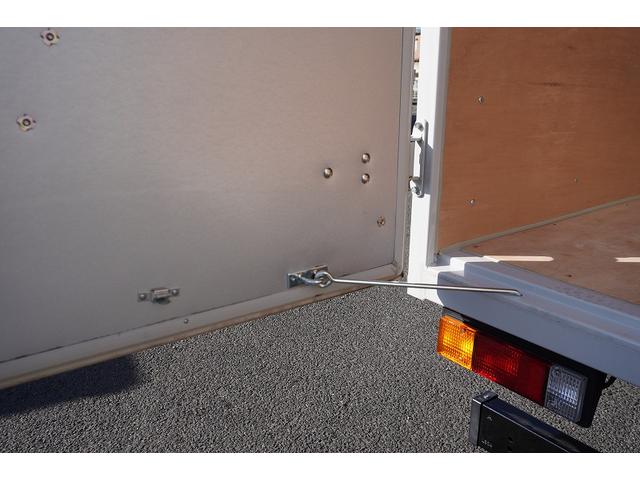 キャンター ロング　アルミバン　３トン積　サイドドア　ラッシング２段　標準幅　積載３０００ｋｇ　左電格ミラー　坂道発進補助　スマートキー　ＬＥＤヘッドライト　フォグランプ　９０度ストッパー　パブコ製　衝突軽減ブレーキ　車線逸脱警報　５速ＭＴ（26枚目）