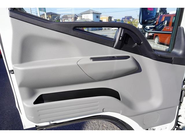 キャンター ロング　アルミバン　３トン積　サイドドア　ラッシング２段　標準幅　積載３０００ｋｇ　左電格ミラー　坂道発進補助　スマートキー　ＬＥＤヘッドライト　フォグランプ　９０度ストッパー　パブコ製　衝突軽減ブレーキ　車線逸脱警報　５速ＭＴ（34枚目）