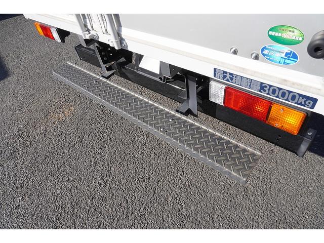 キャンター ロング　アルミバン　３トン積　サイドドア　ラッシング２段　標準幅　積載３０００ｋｇ　左電格ミラー　坂道発進補助　スマートキー　ＬＥＤヘッドライト　フォグランプ　９０度ストッパー　パブコ製　衝突軽減ブレーキ　車線逸脱警報　５速ＭＴ（35枚目）