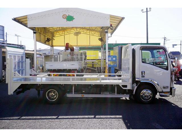 エルフトラック ワイドロング　バイク運搬車　２トン　自動起立垂直パワーゲート　積載２０００ｋｇ　一方開　荷台鉄板張り　アオリロープフック　左電格ミラー　坂道発進補助　フォグランプ　メッキ　６速ＭＴ　ＥＴＣ（6枚目）