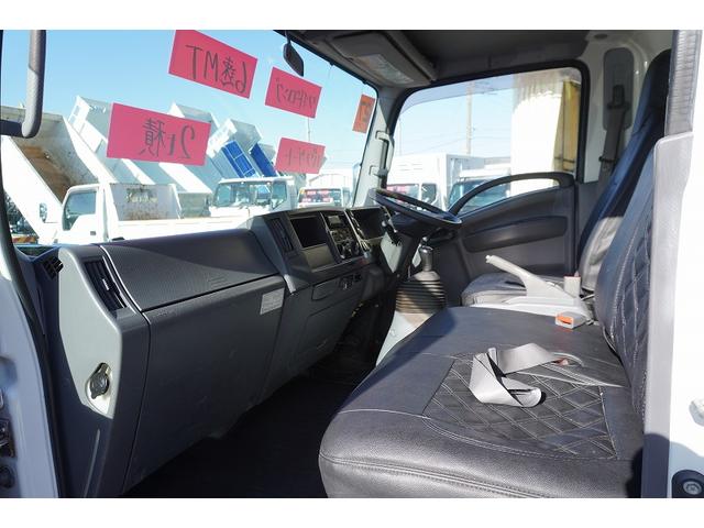 エルフトラック ワイドロング　バイク運搬車　２トン　自動起立垂直パワーゲート　積載２０００ｋｇ　一方開　荷台鉄板張り　アオリロープフック　左電格ミラー　坂道発進補助　フォグランプ　メッキ　６速ＭＴ　ＥＴＣ（20枚目）