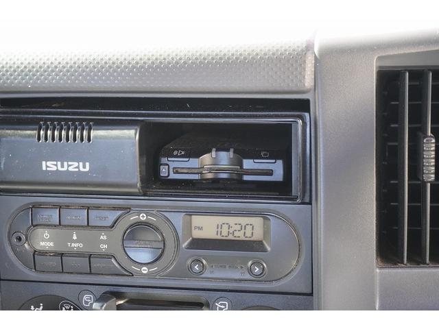 エルフトラック ワイドロング　バイク運搬車　２トン　自動起立垂直パワーゲート　積載２０００ｋｇ　一方開　荷台鉄板張り　アオリロープフック　左電格ミラー　坂道発進補助　フォグランプ　メッキ　６速ＭＴ　ＥＴＣ（32枚目）