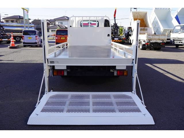 エルフトラック ワイドロング　バイク運搬車　２トン　自動起立垂直パワーゲート　積載２０００ｋｇ　一方開　荷台鉄板張り　アオリロープフック　左電格ミラー　坂道発進補助　フォグランプ　メッキ　６速ＭＴ　ＥＴＣ（34枚目）