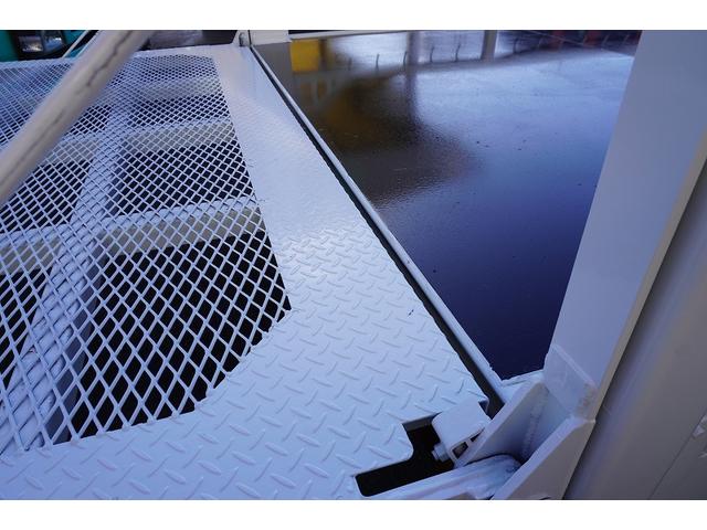 エルフトラック ワイドロング　バイク運搬車　２トン　自動起立垂直パワーゲート　積載２０００ｋｇ　一方開　荷台鉄板張り　アオリロープフック　左電格ミラー　坂道発進補助　フォグランプ　メッキ　６速ＭＴ　ＥＴＣ（38枚目）