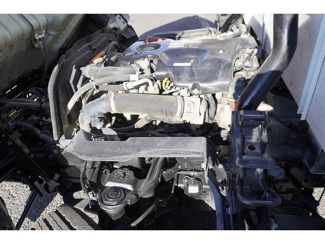 エルフトラック ワイドロング　バイク運搬車　２トン　自動起立垂直パワーゲート　積載２０００ｋｇ　一方開　荷台鉄板張り　アオリロープフック　左電格ミラー　坂道発進補助　フォグランプ　メッキ　６速ＭＴ　ＥＴＣ（39枚目）