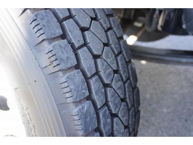 フォワード 増トン　標準幅　ベッド　３段クレーン　セーフティーローダー　ＡＴ車　タダノ製　車載専用　ラジコン　フックイン　２．９３ｔ吊　ウインチ　アオリ無し　床フック　荷台シマ板張り　坂道発進補助　左電動格納ミラー　社外ナビ　バックカメラ　アルミホイール（11枚目）