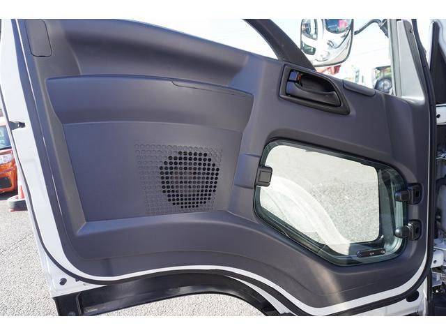 フォワード 増トン　標準幅　ベッド　３段クレーン　セーフティーローダー　ＡＴ車　タダノ製　車載専用　ラジコン　フックイン　２．９３ｔ吊　ウインチ　アオリ無し　床フック　荷台シマ板張り　坂道発進補助　左電動格納ミラー　社外ナビ　バックカメラ　アルミホイール（21枚目）