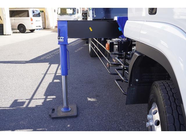 フォワード 増トン　標準幅　ベッド　３段クレーン　セーフティーローダー　ＡＴ車　タダノ製　車載専用　ラジコン　フックイン　２．９３ｔ吊　ウインチ　アオリ無し　床フック　荷台シマ板張り　坂道発進補助　左電動格納ミラー　社外ナビ　バックカメラ　アルミホイール（29枚目）