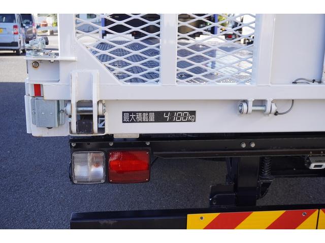 フォワード 増トン　標準幅　ベッド　３段クレーン　セーフティーローダー　ＡＴ車　タダノ製　車載専用　ラジコン　フックイン　２．９３ｔ吊　ウインチ　アオリ無し　床フック　荷台シマ板張り　坂道発進補助　左電動格納ミラー　社外ナビ　バックカメラ　アルミホイール（35枚目）