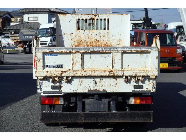 エルフトラック 標準幅　強化　ローダーダンプ　３トン積　スライド用ラジコン　新明和製　三方開　積載３０００ｋｇ　ダンプピン　ＥＴＣ　坂道発進補助　キーレス　６速ＭＴ（4枚目）