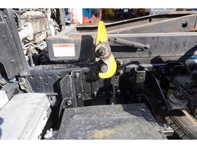 エルフトラック 標準幅　強化　ローダーダンプ　３トン積　スライド用ラジコン　新明和製　三方開　積載３０００ｋｇ　ダンプピン　ＥＴＣ　坂道発進補助　キーレス　６速ＭＴ（25枚目）