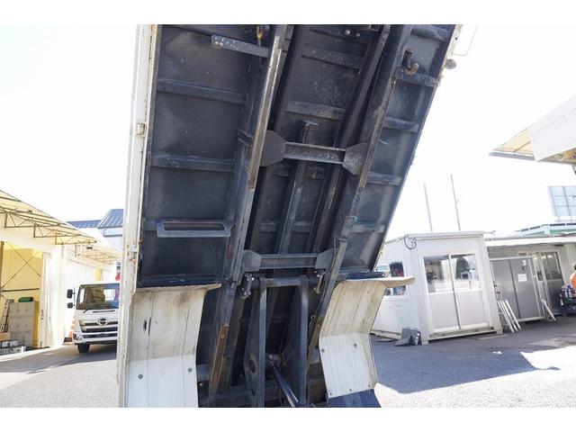 エルフトラック 標準幅　強化　ローダーダンプ　３トン積　スライド用ラジコン　新明和製　三方開　積載３０００ｋｇ　ダンプピン　ＥＴＣ　坂道発進補助　キーレス　６速ＭＴ（26枚目）