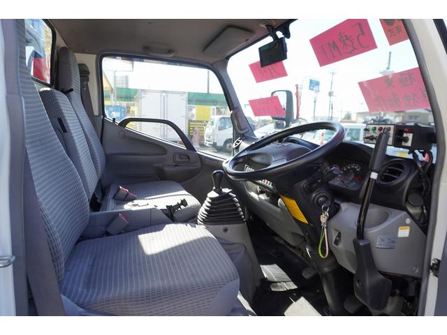 デュトロ 標準幅　パッカー車　プレス式　２トン積　４．２立米　単独動作　積載２０００ｋｇ　極東製　汚水タンク　バックカメラ　作業中表示灯　フォグランプ　電動パーキングブレーキ　左電格ミラー　坂道発進補助　５速ＭＴ（34枚目）