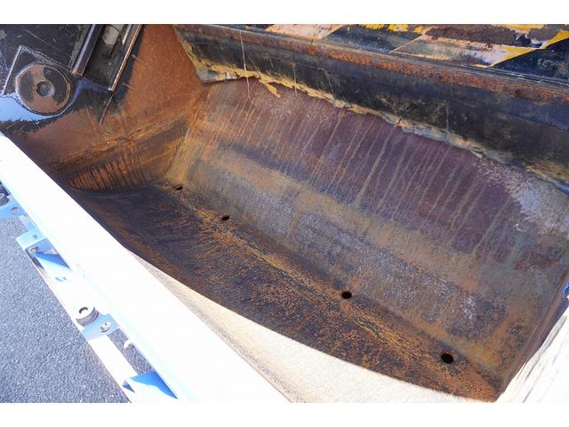 デュトロ 標準幅　パッカー車　プレス式　２トン積　４．２立米　単独動作　積載２０００ｋｇ　極東製　汚水タンク　バックカメラ　作業中表示灯　フォグランプ　電動パーキングブレーキ　左電格ミラー　坂道発進補助　５速ＭＴ（36枚目）