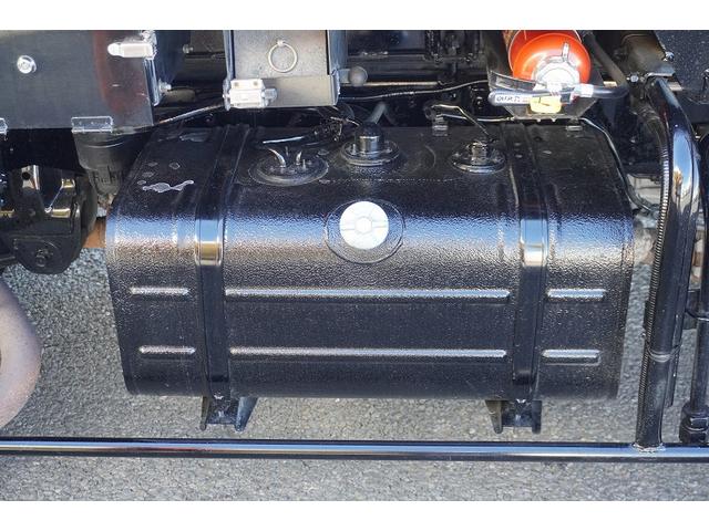 デュトロ 標準幅　パッカー車　プレス式　２トン積　４．２立米　単独動作　積載２０００ｋｇ　極東製　汚水タンク　バックカメラ　作業中表示灯　フォグランプ　電動パーキングブレーキ　左電格ミラー　坂道発進補助　５速ＭＴ（37枚目）