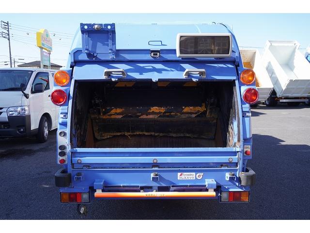 デュトロ 標準幅　パッカー車　プレス式　２トン積　４．２立米　単独動作　積載２０００ｋｇ　極東製　汚水タンク　バックカメラ　作業中表示灯　フォグランプ　電動パーキングブレーキ　左電格ミラー　坂道発進補助　５速ＭＴ（41枚目）