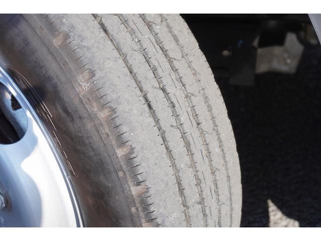 キャンター １０尺　アルミバン　２トン積　リア観音扉　垂直パワーゲート　積載２０００ｋｇ　ラッシング２段　左電格ミラー　バックカメラ　社外ナビ　ＥＴＣ　フォグランプ　パブコ製　ＡＴ　車両総重量４９５５ｋｇ　標準幅　ショート　リフト（11枚目）