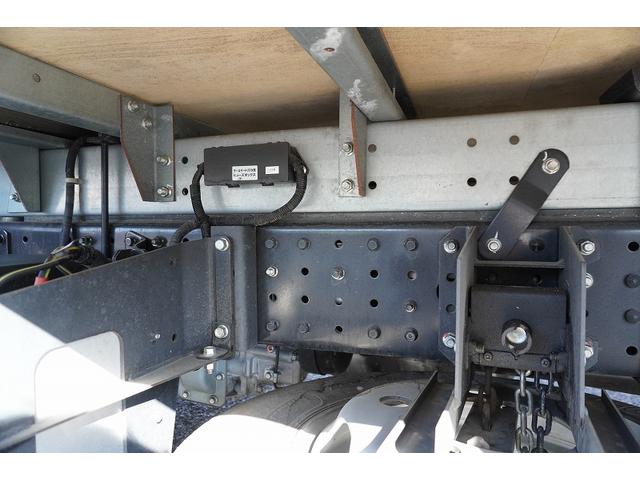 キャンター １０尺　アルミバン　２トン積　リア観音扉　垂直パワーゲート　積載２０００ｋｇ　ラッシング２段　左電格ミラー　バックカメラ　社外ナビ　ＥＴＣ　フォグランプ　パブコ製　ＡＴ　車両総重量４９５５ｋｇ　標準幅　ショート　リフト（21枚目）