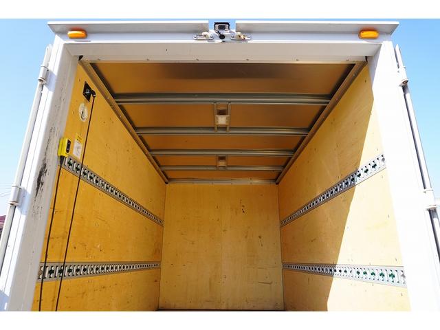 キャンター １０尺　アルミバン　２トン積　リア観音扉　垂直パワーゲート　積載２０００ｋｇ　ラッシング２段　左電格ミラー　バックカメラ　社外ナビ　ＥＴＣ　フォグランプ　パブコ製　ＡＴ　車両総重量４９５５ｋｇ　標準幅　ショート　リフト（29枚目）