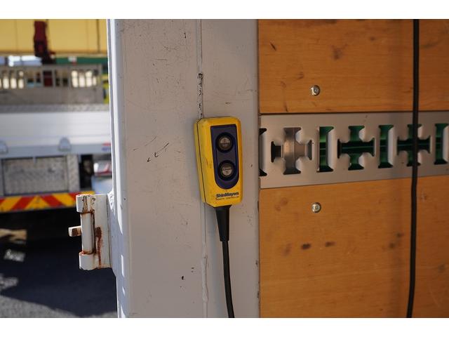 キャンター １０尺　アルミバン　２トン積　リア観音扉　垂直パワーゲート　積載２０００ｋｇ　ラッシング２段　左電格ミラー　バックカメラ　社外ナビ　ＥＴＣ　フォグランプ　パブコ製　ＡＴ　車両総重量４９５５ｋｇ　標準幅　ショート　リフト（30枚目）