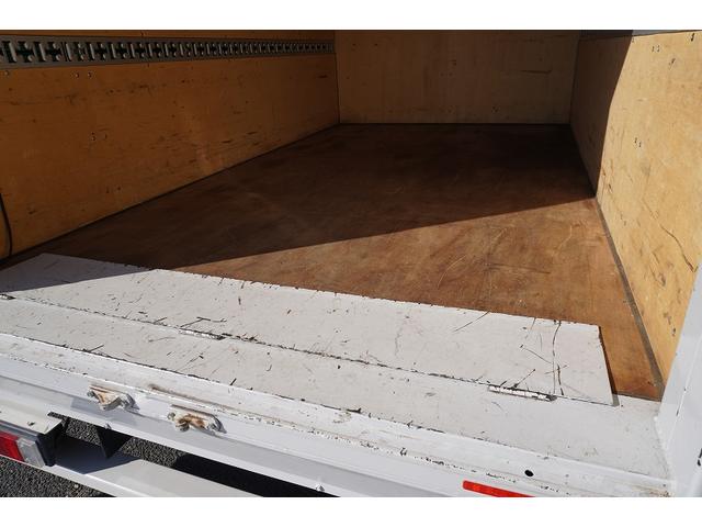 キャンター １０尺　アルミバン　２トン積　リア観音扉　垂直パワーゲート　積載２０００ｋｇ　ラッシング２段　左電格ミラー　バックカメラ　社外ナビ　ＥＴＣ　フォグランプ　パブコ製　ＡＴ　車両総重量４９５５ｋｇ　標準幅　ショート　リフト（34枚目）