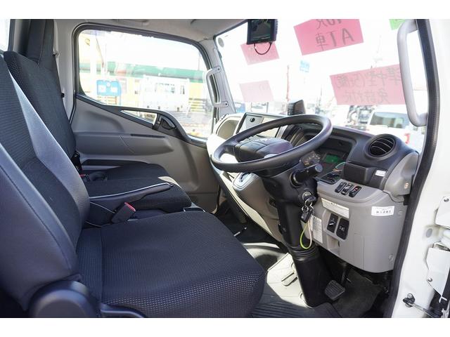 キャンター １０尺　アルミバン　２トン積　リア観音扉　垂直パワーゲート　積載２０００ｋｇ　ラッシング２段　左電格ミラー　バックカメラ　社外ナビ　ＥＴＣ　フォグランプ　パブコ製　ＡＴ　車両総重量４９５５ｋｇ　標準幅　ショート　リフト（39枚目）
