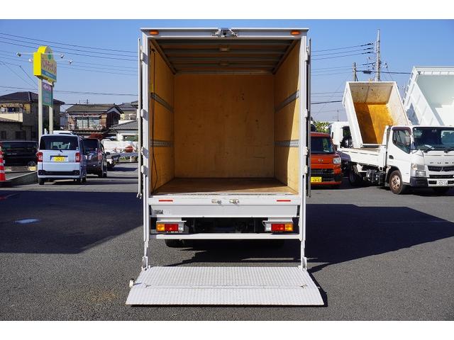 キャンター １０尺　アルミバン　２トン積　リア観音扉　垂直パワーゲート　積載２０００ｋｇ　ラッシング２段　左電格ミラー　バックカメラ　社外ナビ　ＥＴＣ　フォグランプ　パブコ製　ＡＴ　車両総重量４９５５ｋｇ　標準幅　ショート　リフト（43枚目）
