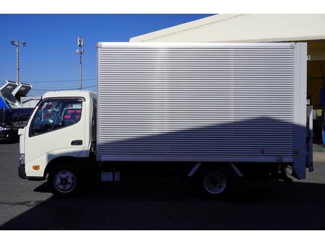トヨエース 標準幅　セミロング　アルミバン　２トン　垂直パワーゲート　積載２０００ｋｇ　リア観音扉　垂直リフト　バックカメラ　ナビ　ワンセグＴＶ　ＥＴＣ　衝突軽減ブレーキ　車線逸脱警報　北村製　ＡＴ（3枚目）