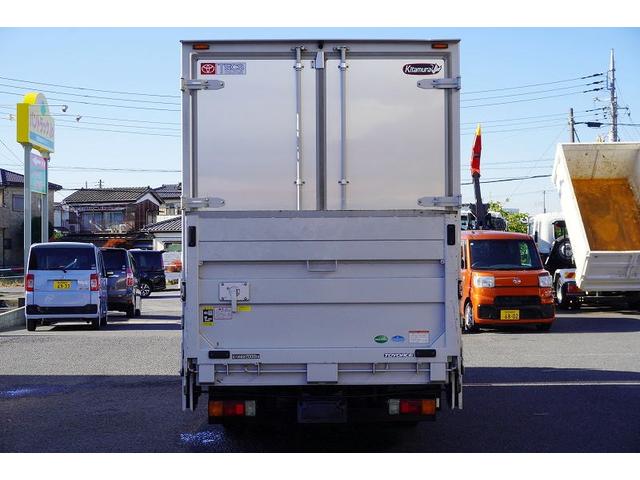 トヨエース 標準幅　セミロング　アルミバン　２トン　垂直パワーゲート　積載２０００ｋｇ　リア観音扉　垂直リフト　バックカメラ　ナビ　ワンセグＴＶ　ＥＴＣ　衝突軽減ブレーキ　車線逸脱警報　北村製　ＡＴ（5枚目）