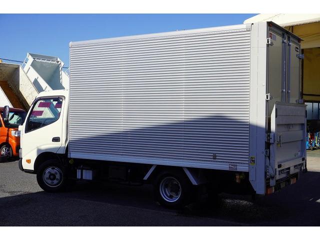 トヨエース 標準幅　セミロング　アルミバン　２トン　垂直パワーゲート　積載２０００ｋｇ　リア観音扉　垂直リフト　バックカメラ　ナビ　ワンセグＴＶ　ＥＴＣ　衝突軽減ブレーキ　車線逸脱警報　北村製　ＡＴ（7枚目）