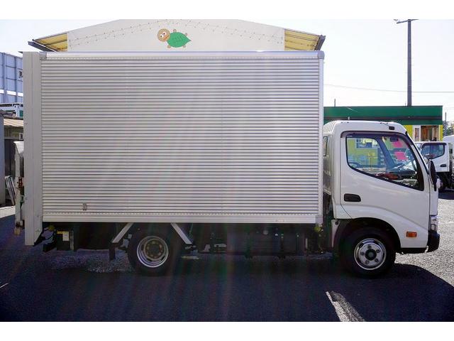 トヨエース 標準幅　セミロング　アルミバン　２トン　垂直パワーゲート　積載２０００ｋｇ　リア観音扉　垂直リフト　バックカメラ　ナビ　ワンセグＴＶ　ＥＴＣ　衝突軽減ブレーキ　車線逸脱警報　北村製　ＡＴ（8枚目）
