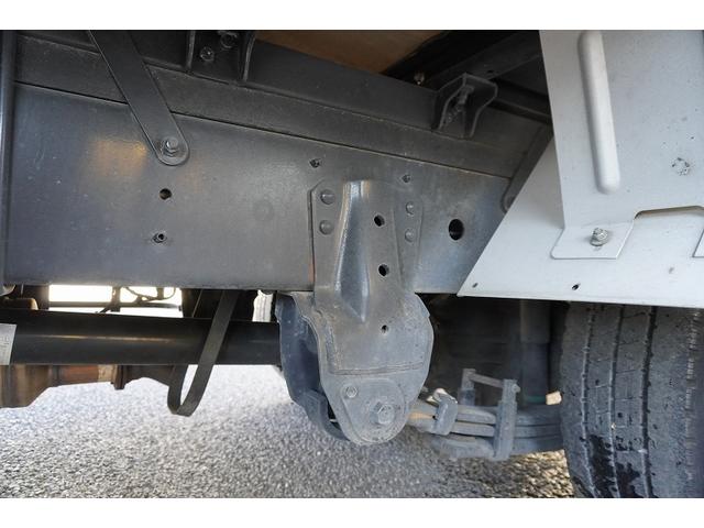 トヨエース 標準幅　セミロング　アルミバン　２トン　垂直パワーゲート　積載２０００ｋｇ　リア観音扉　垂直リフト　バックカメラ　ナビ　ワンセグＴＶ　ＥＴＣ　衝突軽減ブレーキ　車線逸脱警報　北村製　ＡＴ（17枚目）