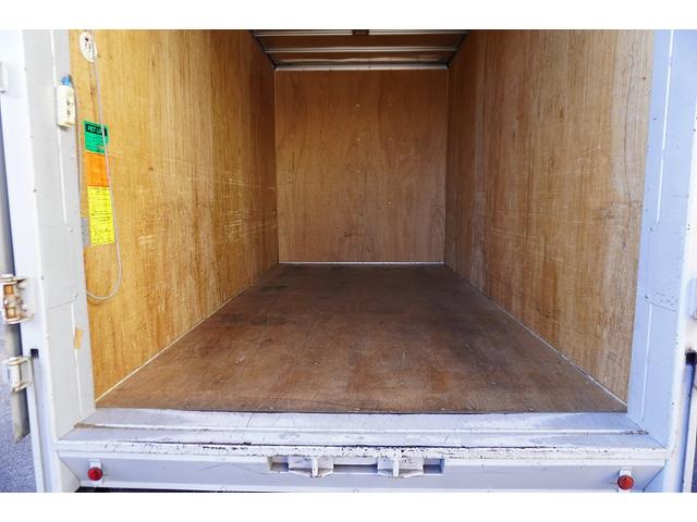 トヨエース 標準幅　セミロング　アルミバン　２トン　垂直パワーゲート　積載２０００ｋｇ　リア観音扉　垂直リフト　バックカメラ　ナビ　ワンセグＴＶ　ＥＴＣ　衝突軽減ブレーキ　車線逸脱警報　北村製　ＡＴ（24枚目）