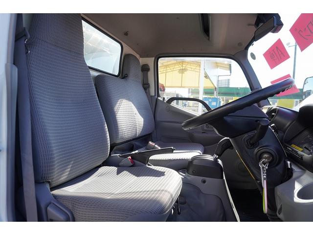 トヨエース 標準幅　セミロング　アルミバン　２トン　垂直パワーゲート　積載２０００ｋｇ　リア観音扉　垂直リフト　バックカメラ　ナビ　ワンセグＴＶ　ＥＴＣ　衝突軽減ブレーキ　車線逸脱警報　北村製　ＡＴ（40枚目）