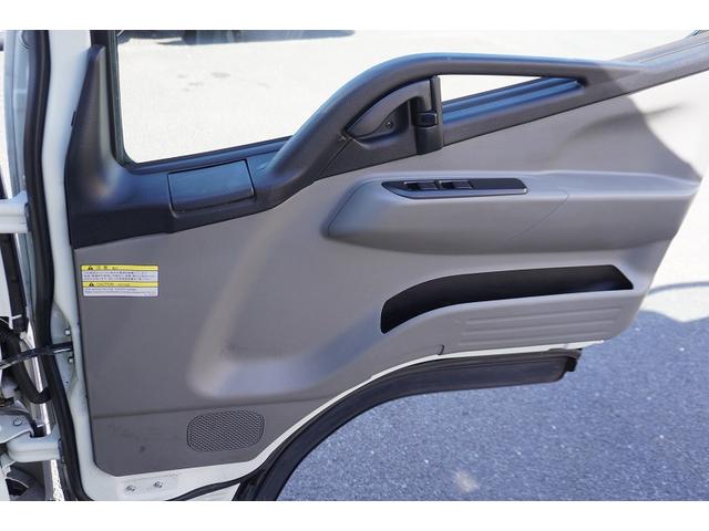 キャンター １０尺　アルミバン　２トン積　ラッシング２段　バックカメラ　積載２０００ｋｇ　ＥＴＣ　フォグランプ　全高２７７ｃｍ　衝突軽減ブレーキ　車線逸脱警報　パブコ製　５速ＭＴ　標準幅　ショート　左電格ミラー　９０度ストッパー（19枚目）