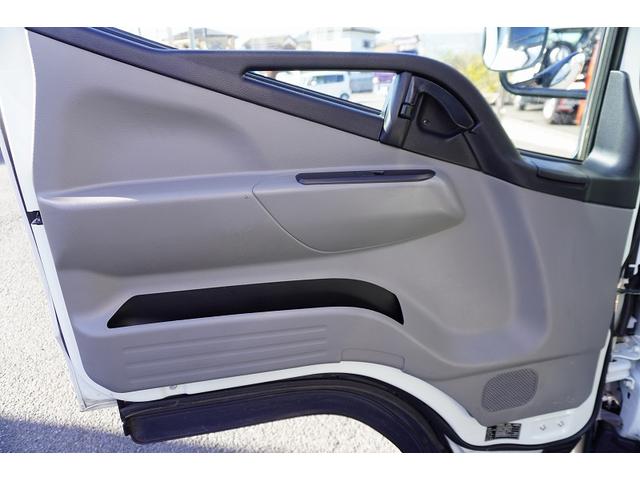 キャンター １０尺　アルミバン　２トン積　ラッシング２段　バックカメラ　積載２０００ｋｇ　ＥＴＣ　フォグランプ　全高２７７ｃｍ　衝突軽減ブレーキ　車線逸脱警報　パブコ製　５速ＭＴ　標準幅　ショート　左電格ミラー　９０度ストッパー（28枚目）