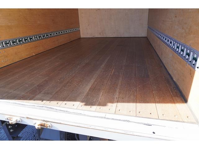 キャンター １０尺　アルミバン　２トン積　ラッシング２段　バックカメラ　積載２０００ｋｇ　ＥＴＣ　フォグランプ　全高２７７ｃｍ　衝突軽減ブレーキ　車線逸脱警報　パブコ製　５速ＭＴ　標準幅　ショート　左電格ミラー　９０度ストッパー（33枚目）
