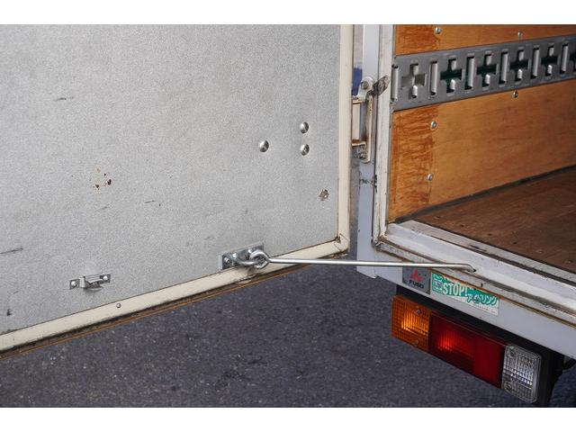 キャンター １０尺　アルミバン　２トン積　ラッシング２段　バックカメラ　積載２０００ｋｇ　ＥＴＣ　フォグランプ　全高２７７ｃｍ　衝突軽減ブレーキ　車線逸脱警報　パブコ製　５速ＭＴ　標準幅　ショート　左電格ミラー　９０度ストッパー（39枚目）