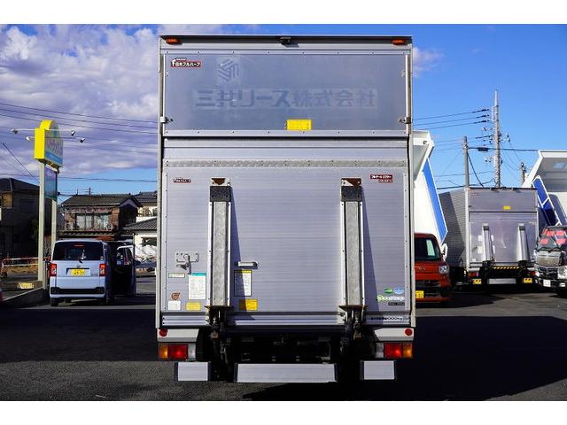 エルフトラック ワイドロング　アルミバン　２ｔ　サイドドア　跳上パワーゲート　積載２０００ｋｇ　ラッシング３段　導風板　左電格ミラー　坂道発進補助　バックカメラ　ナビ　ＥＴＣ　フォグランプ　日本フルハーフ製　６速ＭＴ　リフト　２トン（5枚目）