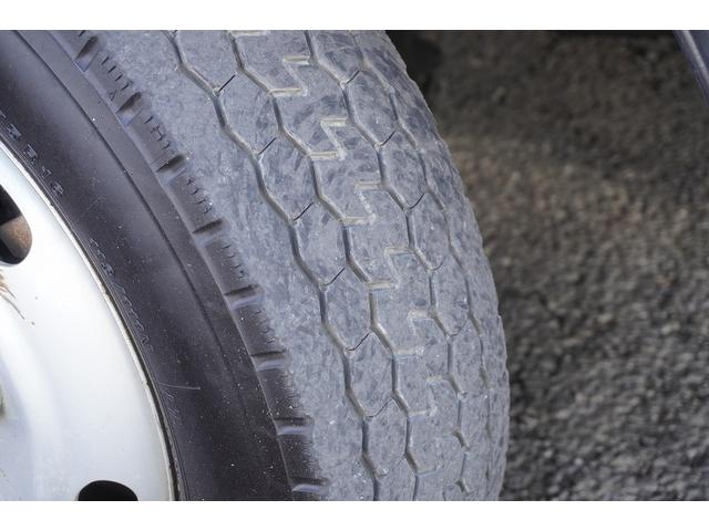 エルフトラック ワイドロング　アルミバン　２ｔ　サイドドア　跳上パワーゲート　積載２０００ｋｇ　ラッシング３段　導風板　左電格ミラー　坂道発進補助　バックカメラ　ナビ　ＥＴＣ　フォグランプ　日本フルハーフ製　６速ＭＴ　リフト　２トン（11枚目）