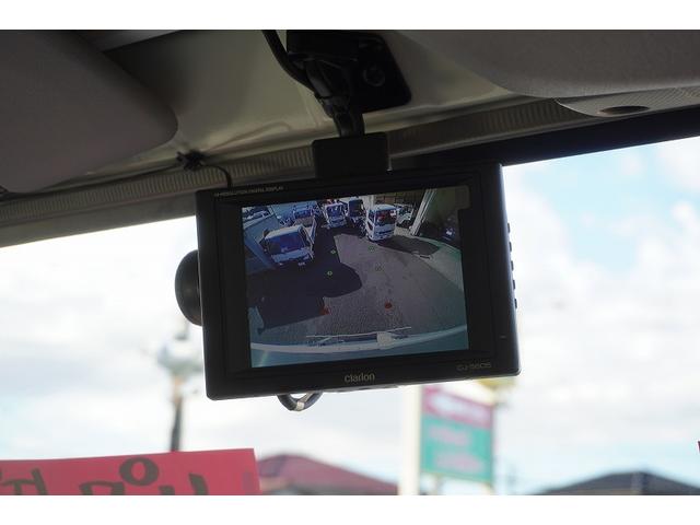 エルフトラック ワイドロング　アルミバン　２ｔ　サイドドア　跳上パワーゲート　積載２０００ｋｇ　ラッシング３段　導風板　左電格ミラー　坂道発進補助　バックカメラ　ナビ　ＥＴＣ　フォグランプ　日本フルハーフ製　６速ＭＴ　リフト　２トン（23枚目）