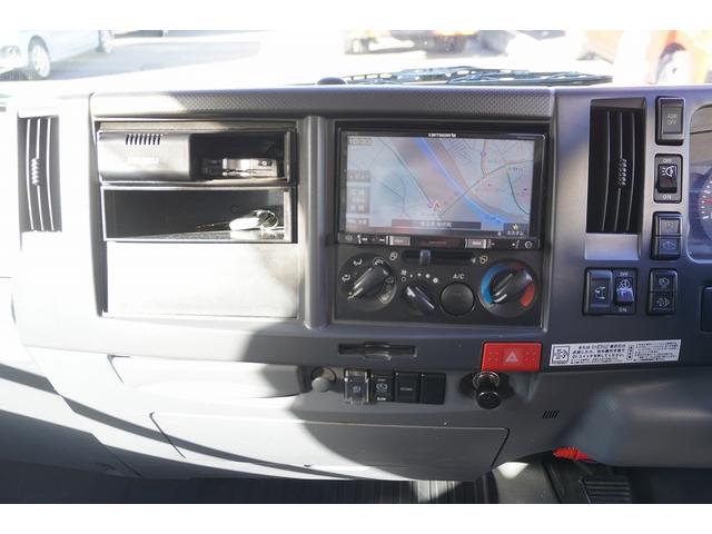 エルフトラック ワイドロング　アルミバン　２ｔ　サイドドア　跳上パワーゲート　積載２０００ｋｇ　ラッシング３段　導風板　左電格ミラー　坂道発進補助　バックカメラ　ナビ　ＥＴＣ　フォグランプ　日本フルハーフ製　６速ＭＴ　リフト　２トン（28枚目）