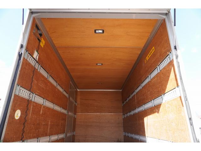 エルフトラック ワイドロング　アルミバン　２ｔ　サイドドア　跳上パワーゲート　積載２０００ｋｇ　ラッシング３段　導風板　左電格ミラー　坂道発進補助　バックカメラ　ナビ　ＥＴＣ　フォグランプ　日本フルハーフ製　６速ＭＴ　リフト　２トン（29枚目）