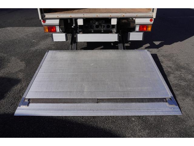エルフトラック ワイドロング　アルミバン　２ｔ　サイドドア　跳上パワーゲート　積載２０００ｋｇ　ラッシング３段　導風板　左電格ミラー　坂道発進補助　バックカメラ　ナビ　ＥＴＣ　フォグランプ　日本フルハーフ製　６速ＭＴ　リフト　２トン（38枚目）
