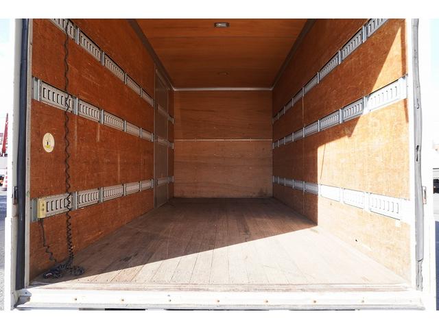 エルフトラック ワイドロング　アルミバン　２ｔ　サイドドア　跳上パワーゲート　積載２０００ｋｇ　ラッシング３段　導風板　左電格ミラー　坂道発進補助　バックカメラ　ナビ　ＥＴＣ　フォグランプ　日本フルハーフ製　６速ＭＴ　リフト　２トン（43枚目）