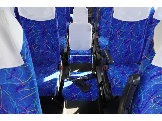 メルファ 送迎バス　３９人乗　２ドア　スイング自動ドア　プレヒーター　モケットシート　荷室スペース　小型トランク　総輪エアサス　ガイド席　オートエアコン　バックカメラ　ルームラック　アルミホイール　ＡＴ（20枚目）