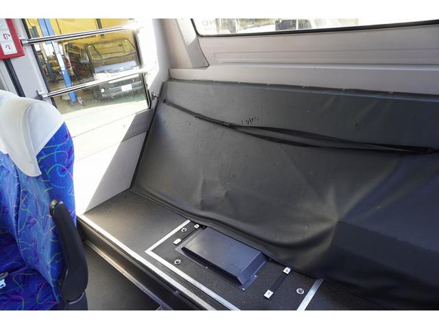 メルファ 送迎バス　３９人乗　２ドア　スイング自動ドア　プレヒーター　モケットシート　荷室スペース　小型トランク　総輪エアサス　ガイド席　オートエアコン　バックカメラ　ルームラック　アルミホイール　ＡＴ（24枚目）