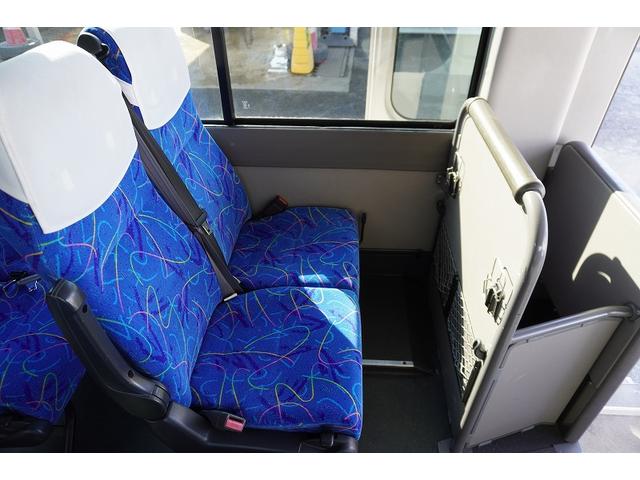 メルファ 送迎バス　３９人乗　２ドア　スイング自動ドア　プレヒーター　モケットシート　荷室スペース　小型トランク　総輪エアサス　ガイド席　オートエアコン　バックカメラ　ルームラック　アルミホイール　ＡＴ（26枚目）