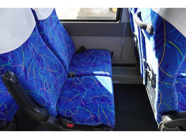 メルファ 送迎バス　３９人乗　２ドア　スイング自動ドア　プレヒーター　モケットシート　荷室スペース　小型トランク　総輪エアサス　ガイド席　オートエアコン　バックカメラ　ルームラック　アルミホイール　ＡＴ（50枚目）